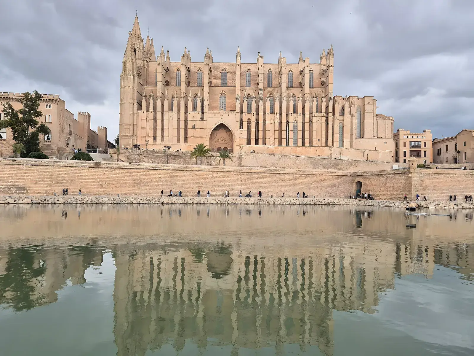 Kathedrale von Palma am Parc de la Mar