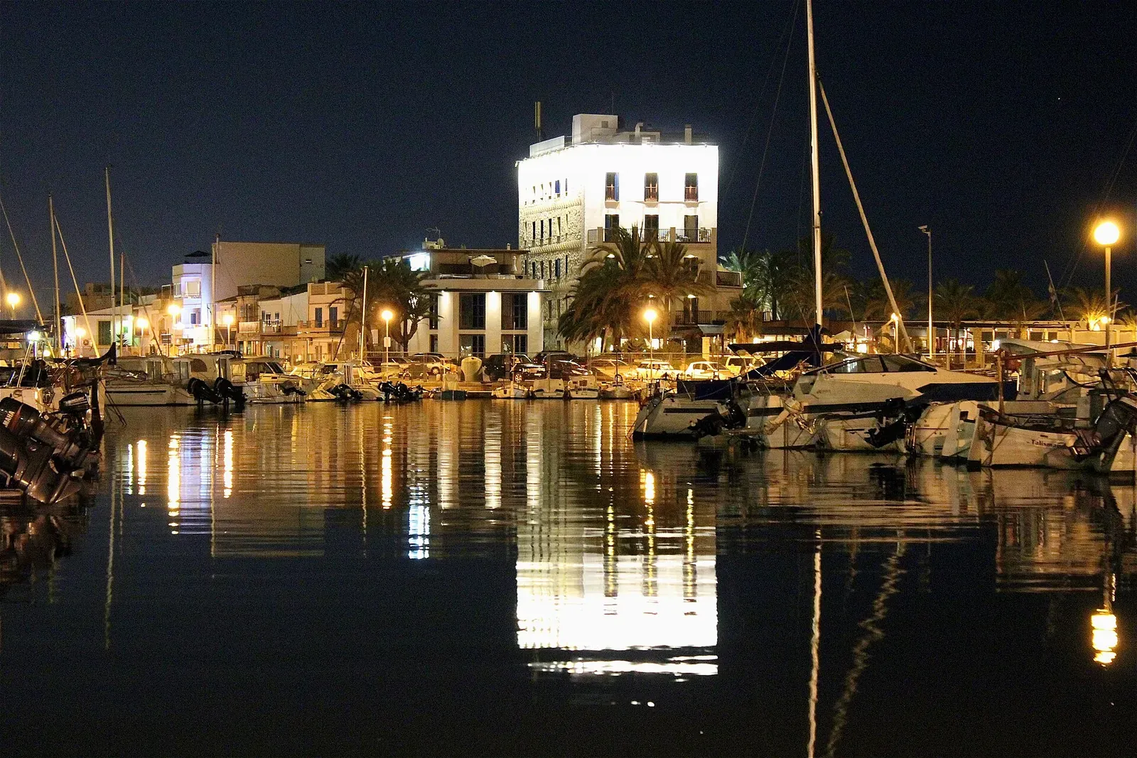 Der kleine Hafen von Portitxol am Abend.