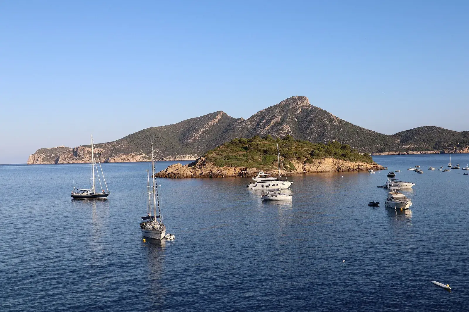 Blick von Sant Elm auf die Insel Dragonera